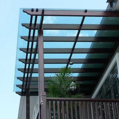 Alternative view of Mái che kính
